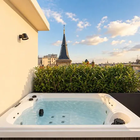 Appartement Loft With Terrace Jacuzzi & Lift Near Invalides Parijs